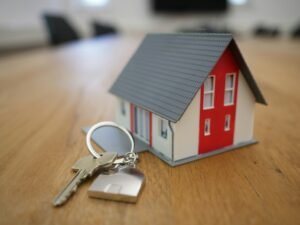 House next to keys. Getting Zero Deposit Mortgages in UK